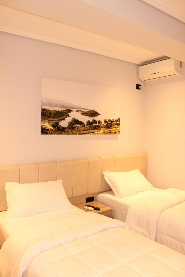 Bebi Hotel And Apartments Саранда Экстерьер фото
