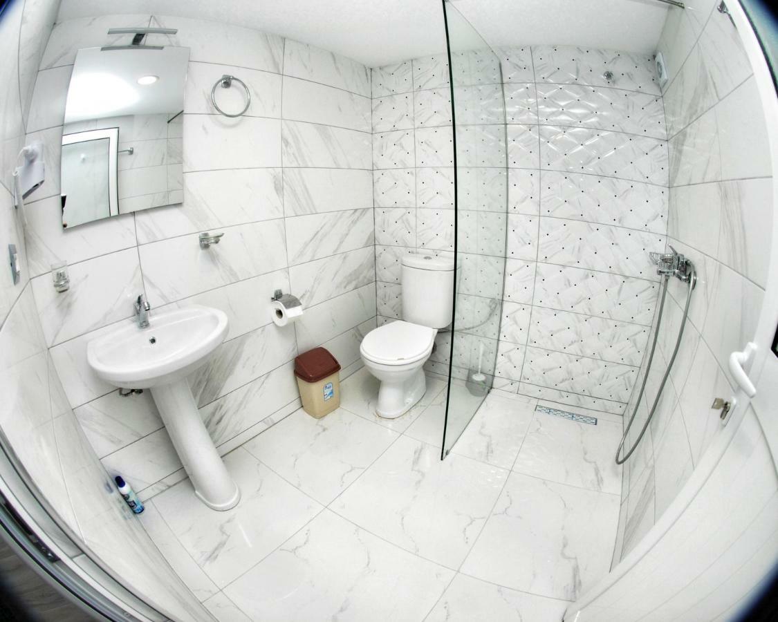 Bebi Hotel And Apartments Саранда Экстерьер фото
