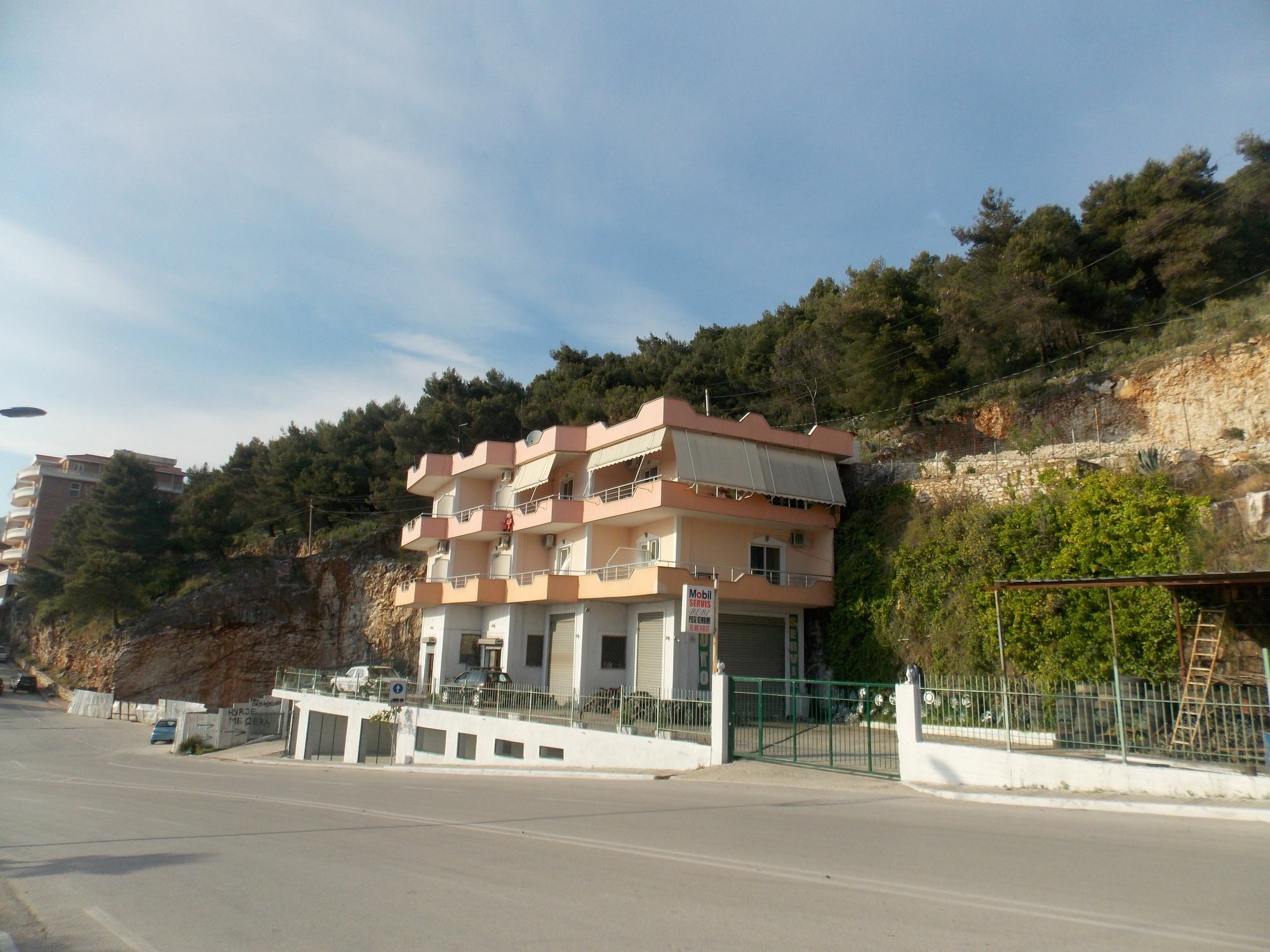 Bebi Hotel And Apartments Саранда Экстерьер фото